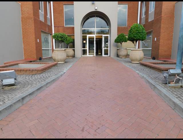 303M² OFFICE TO LET IN FERNDALE